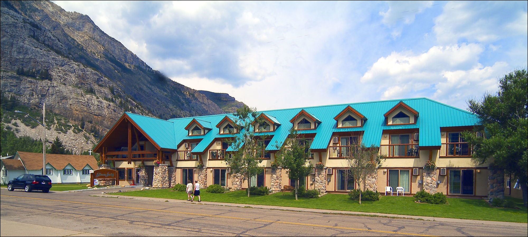 Waterton Glacier Suites Exteriér fotografie