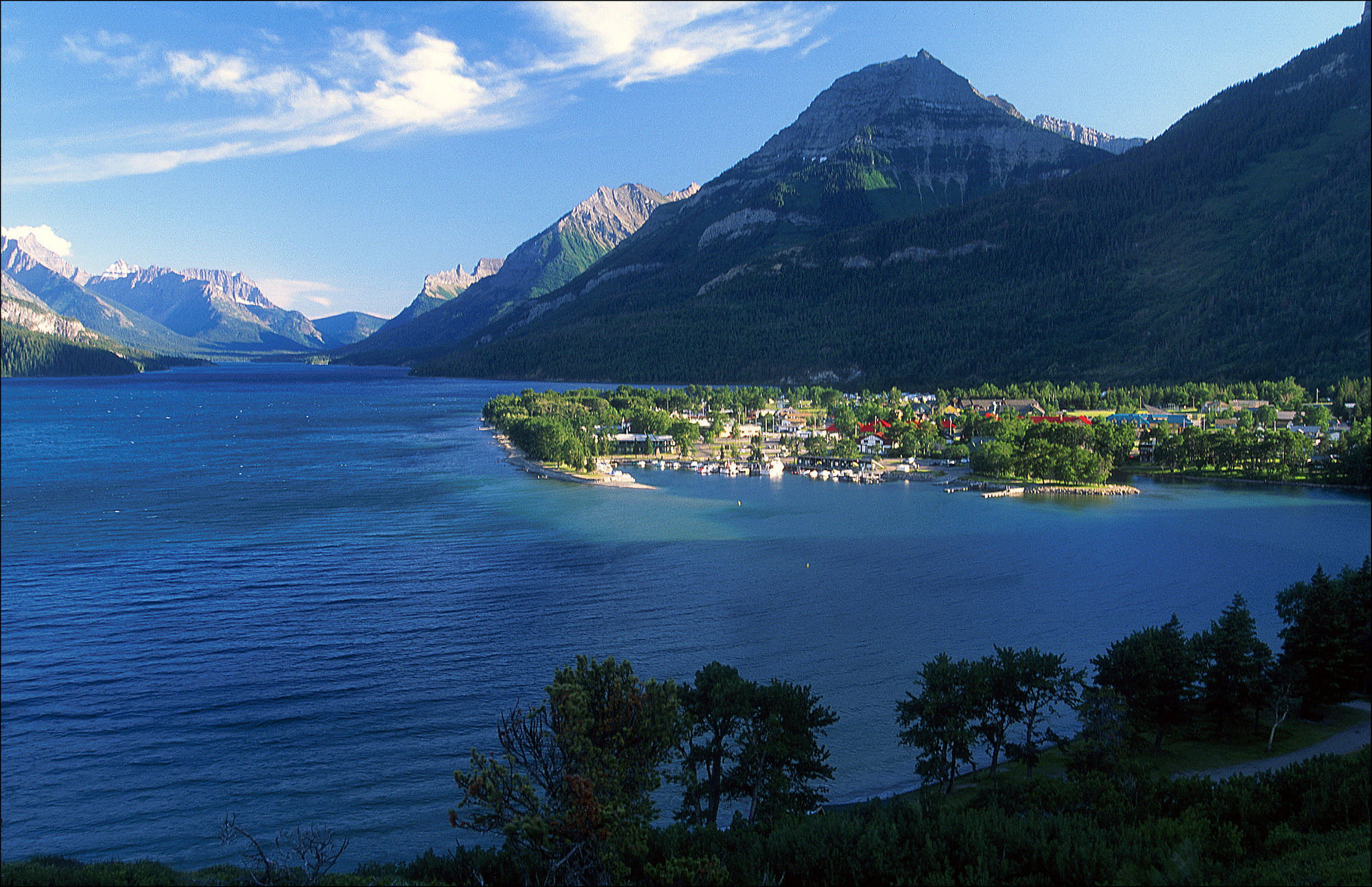 Waterton Glacier Suites Exteriér fotografie