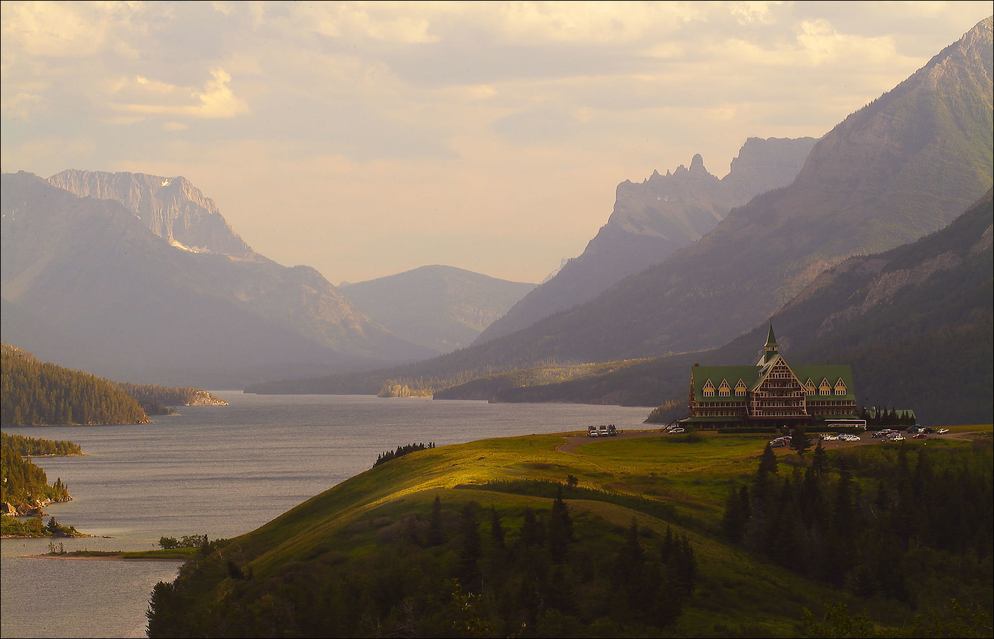 Waterton Glacier Suites Exteriér fotografie