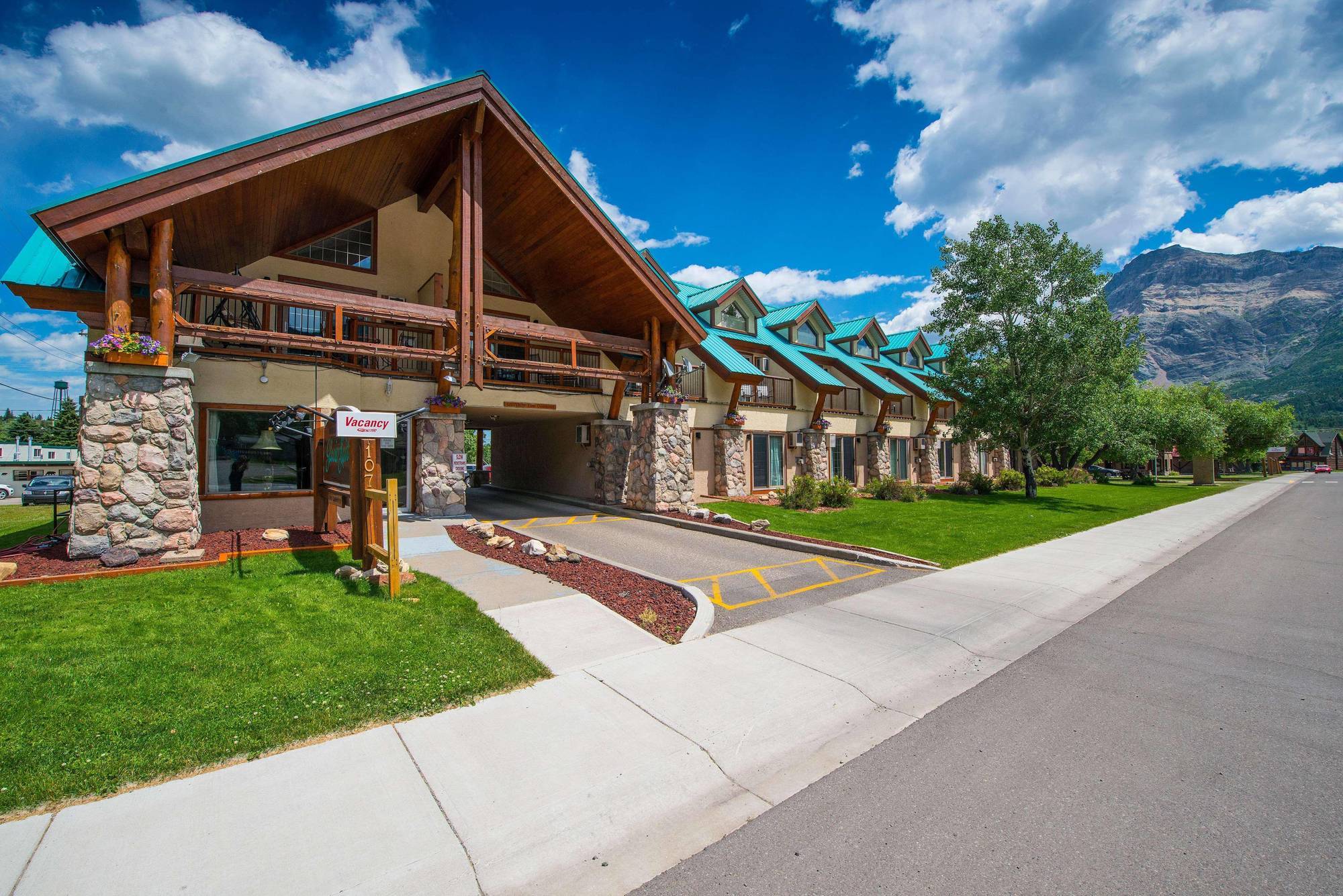 Waterton Glacier Suites Exteriér fotografie