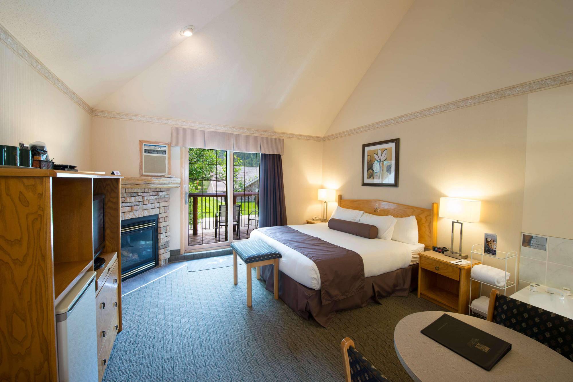 Waterton Glacier Suites Exteriér fotografie