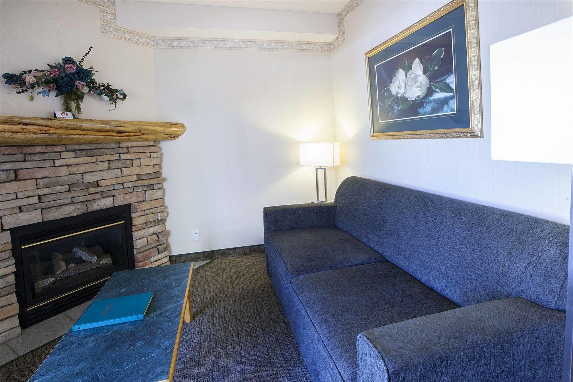 Waterton Glacier Suites Exteriér fotografie